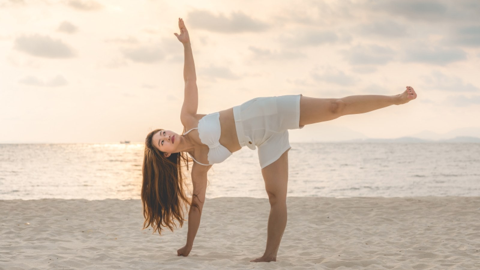 Ardha Chandrasana: 5 Health Benefits of Half Moon Yoga Pose